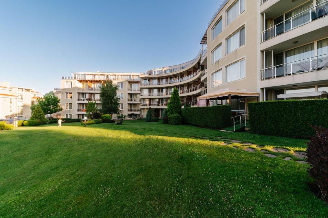 Apartments In Sunny Island Complex Chernomorets Bagian luar foto